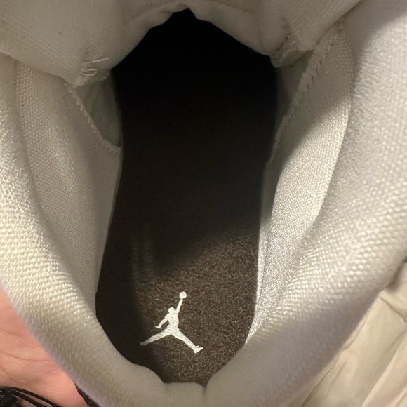 Toddler jordan 11 Neapolitan size 10 - Picture 5 of 9